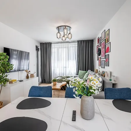 2bdr Modern With Parking דירה
