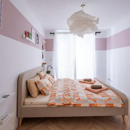2bdr Modern With Parking דירה סופיה