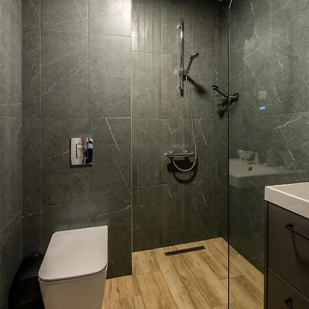 דירה 2bdr Modern With Parking *